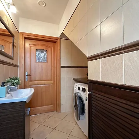 Piastowska Проживание в семье